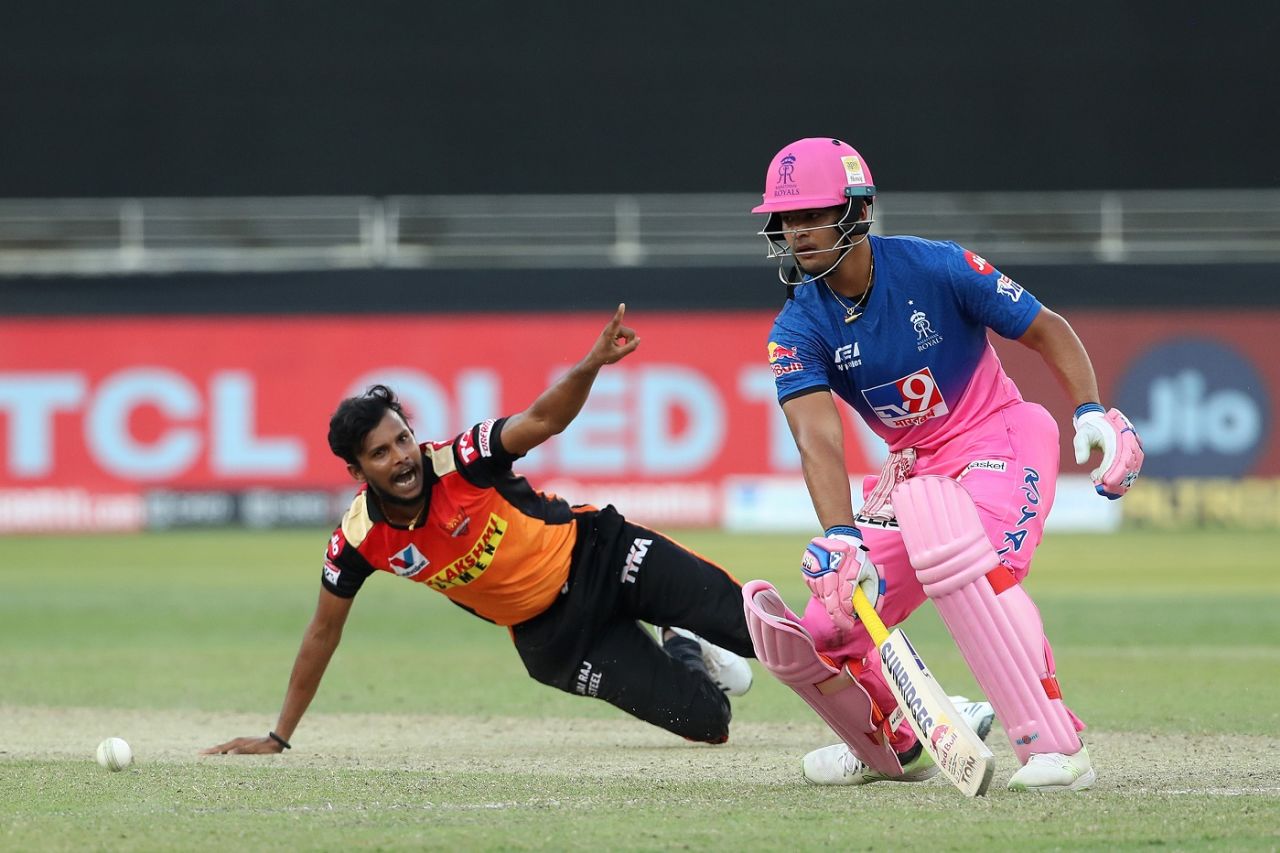 T Natarajan appeals - unsuccessfully - for a run-out against Riyan Parag, Sunrisers Hyderabad vs Rajasthan Royals, IPL 2020, Dubai, October 11, 2020