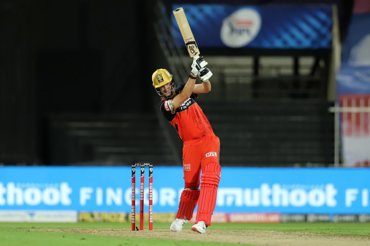 Chris Morris lofts one down the ground, Royal Challengers Bangalore vs Kings XI Punjab, IPL 2020, Sharjah, October 15, 2020