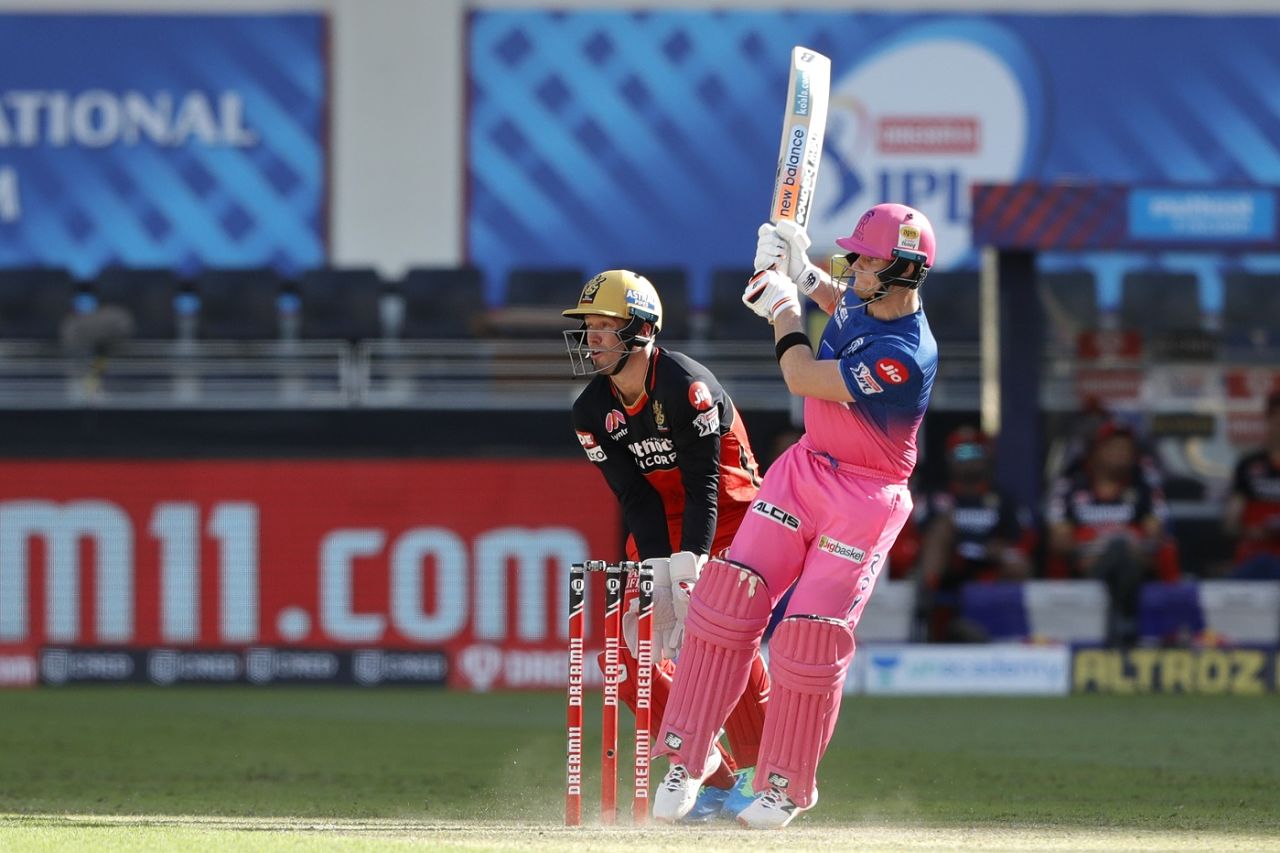 Steven Smith goes 360, reverse hoicking to the boundary as AB de Villiers watches, Rajasthan Royals vs Royal Challengers Bangalore, IPL 2020, October 17, 2020