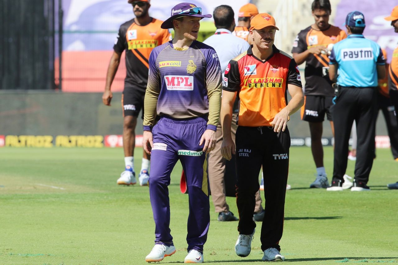 Eoin Morgan and David Warner after Sunrisers Hyderabad won the toss, Sunrisers Hyderabad vs Kolkata Knight Riders, IPL 2020, Abu Dhabi, October 18, 2020