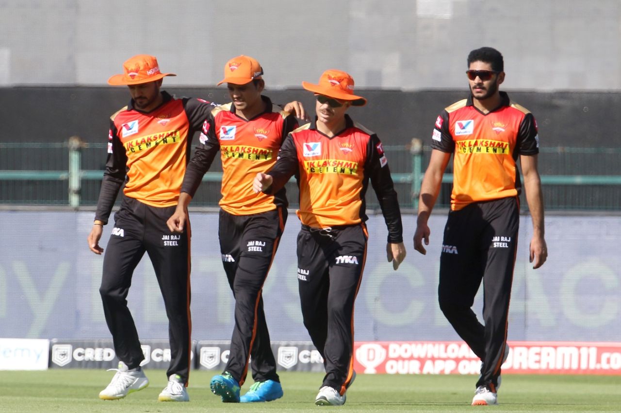 Manish Pandey, Priyam Garg, David Warner and Basil Thampi - a happy bunch after Garg's diving catch, Sunrisers Hyderabad vs Kolkata Knight Riders, IPL 2020, Abu Dhabi, October 18, 2020