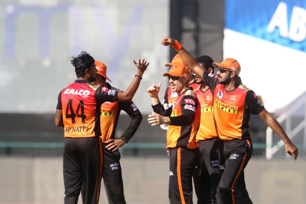 T Natarajan is congratulated by his SRH team-mates after getting Andre Russell, Sunrisers Hyderabad vs Kolkata Knight Riders, IPL 2020, Abu Dhabi, October 18, 2020