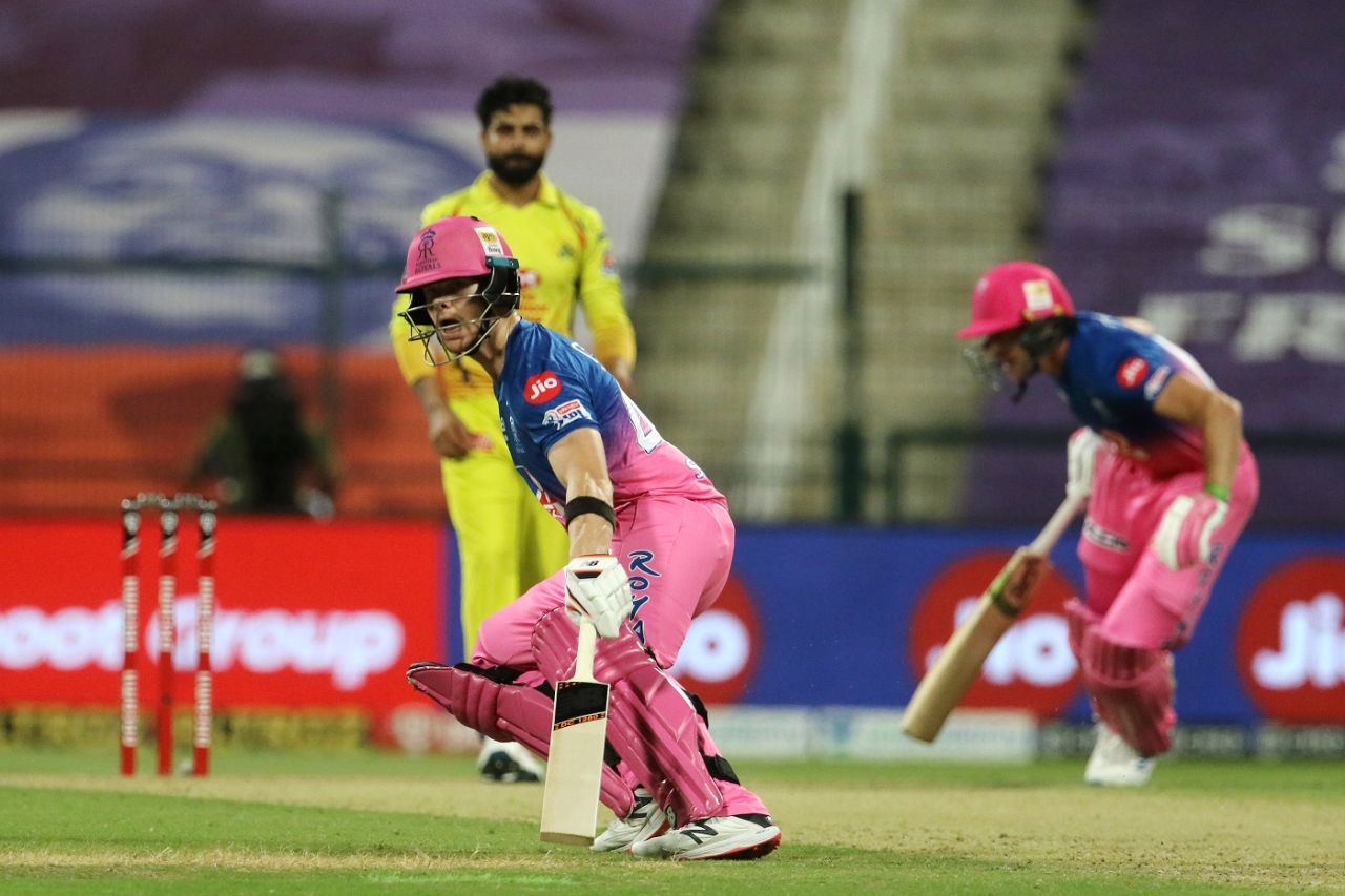 Steven Smith and Jos Buttler scamper through for a run, Chennai Super Kings vs Rajasthan Royals, IPL 2020, Abu Dhabi, October 19, 2020