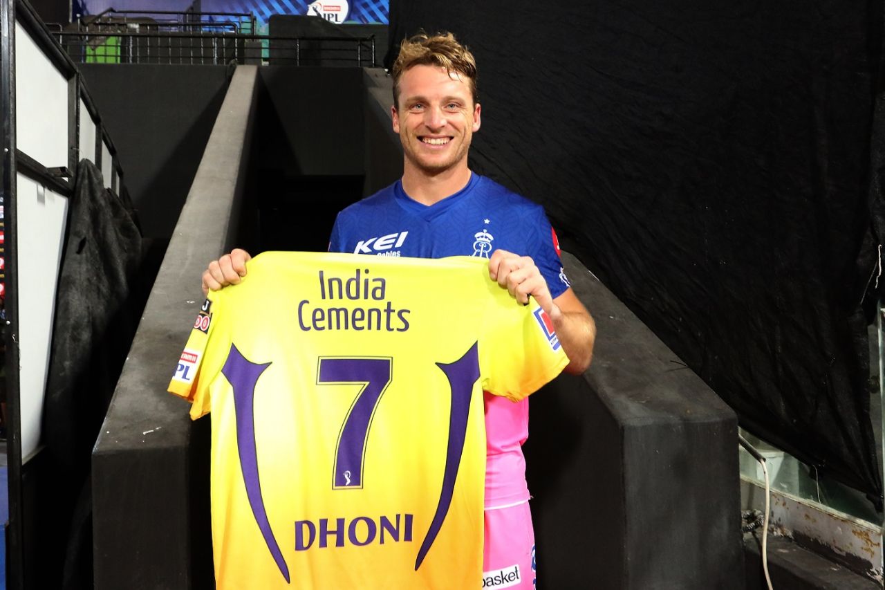 Jos Buttler receives a special gift after finishing the chase for the Rajasthan Royals, Chennai Super Kings vs Rajasthan Royals, IPL 2020, Abu Dhabi, October 19, 2020