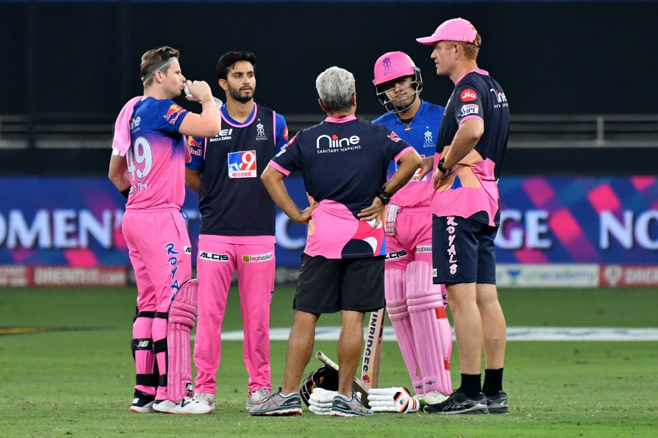 Steven Smith and Riyan Parag have a chat with members of the support staff, Rajasthan Royals vs Sunrisers Hyderabad, IPL 2020, Dubai, October 22, 2020
