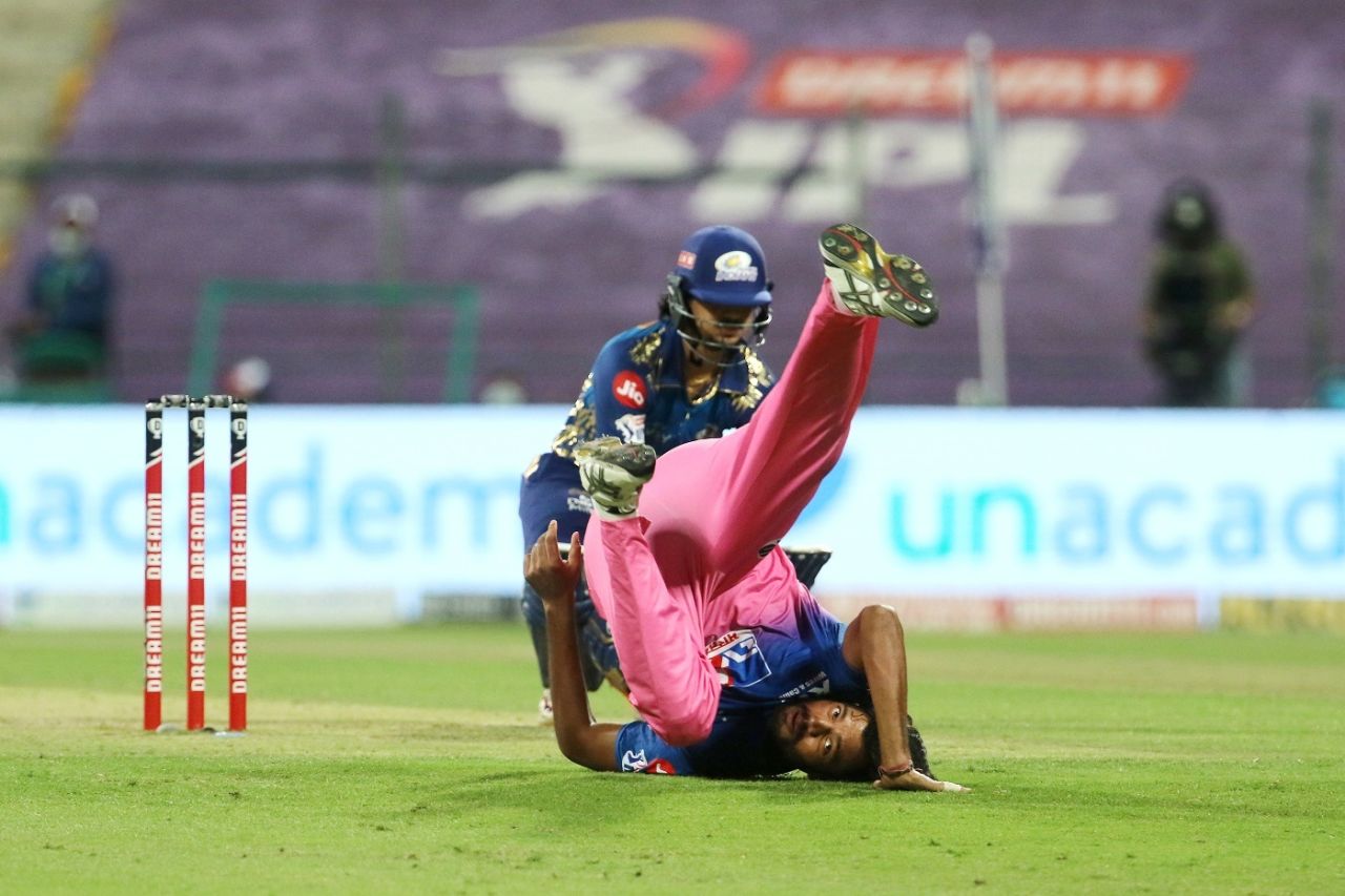 Ankit Rajpoot takes a tumble, Rajasthan Royals vs Mumbai Indians, IPL 2020, Abu Dhabi, October 25, 2020