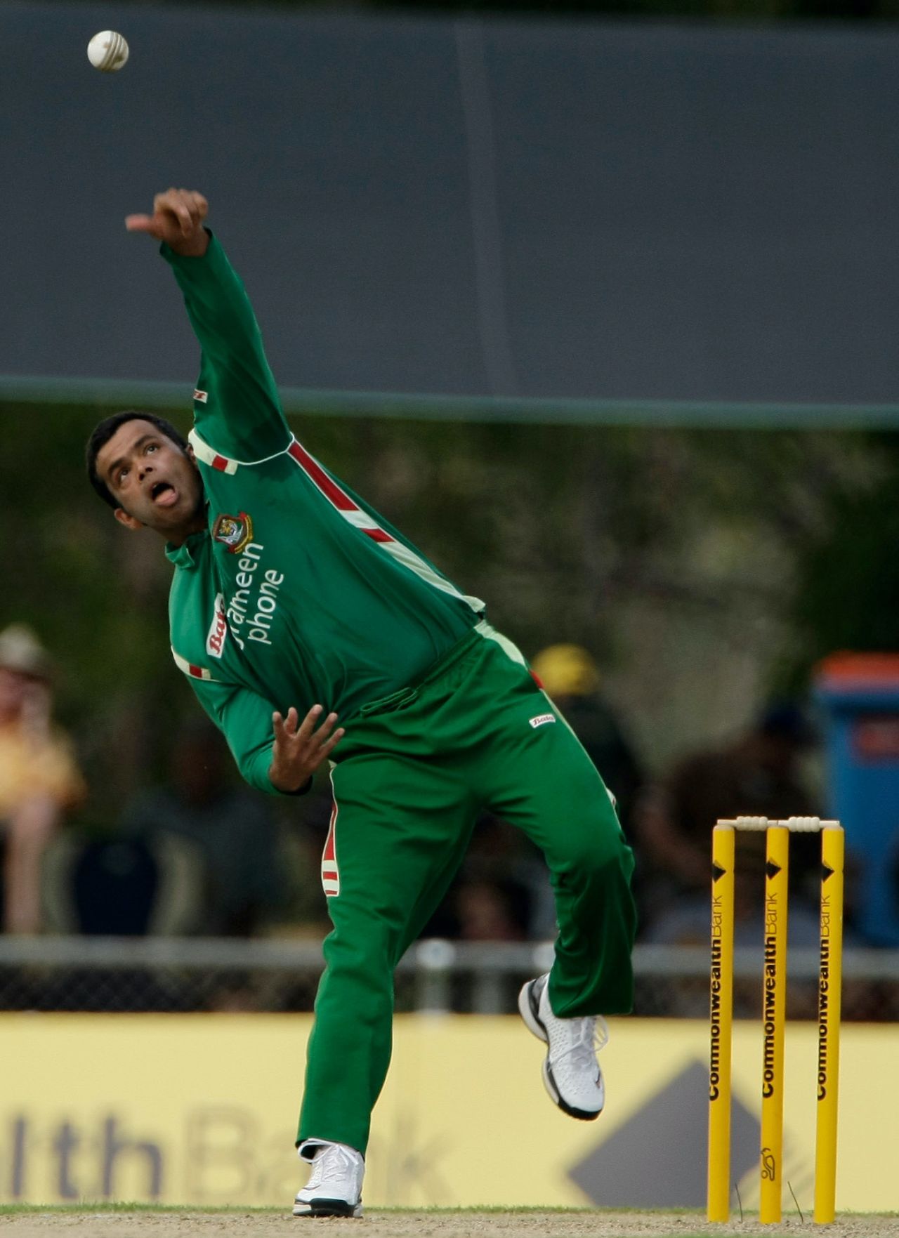Abdur Razzak bowls, third ODI, Australia vs Bangladesh, TIO Stadium, Darwin, Australia, September 6, 2008