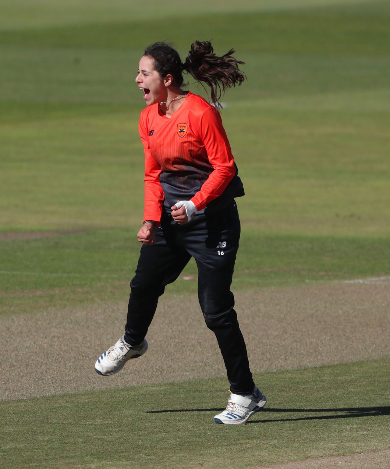 Maia Bouchier claims the wicket of Lauren Winfield-Hill in the RHF FInal, Edgbaston, September 27, 2020