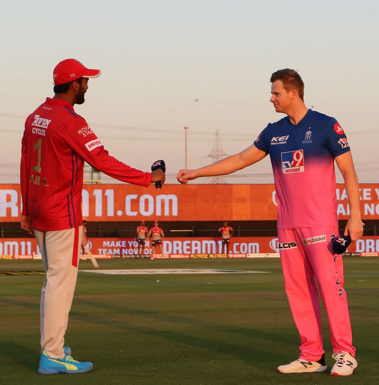 KL Rahul and Steven Smith fist-bump at the toss, Kings XI Punjab vs Rajasthan Royals, IPL 2020, Abu Dhabi, October 30, 2020