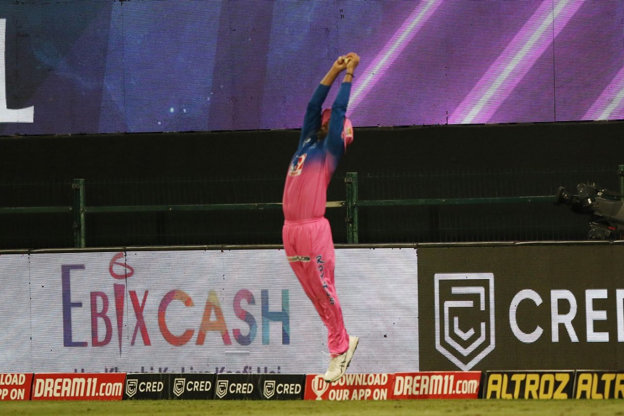 Rahul Tewatia times his jump at the deep square boundary perfectly to pull off a smart catch, Kings XI Punjab vs Rajasthan Royals, IPL 2020, Abu Dhabi, October 30, 2020