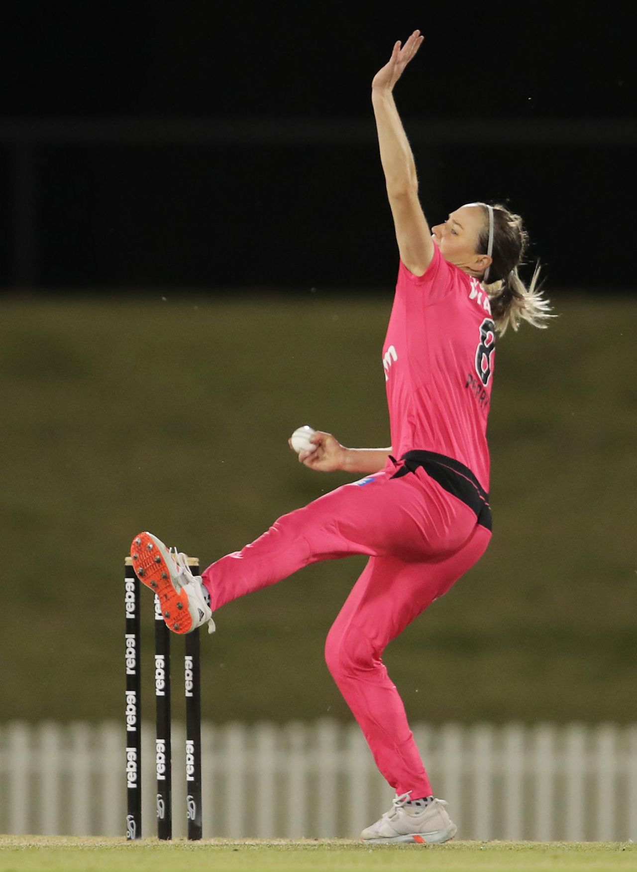 Ellyse Perry picked up WBBL-best figures of 3 for 17, Sydney Sixers v Brisbane Heat, WBBL, Blacktown, November 4, 2020