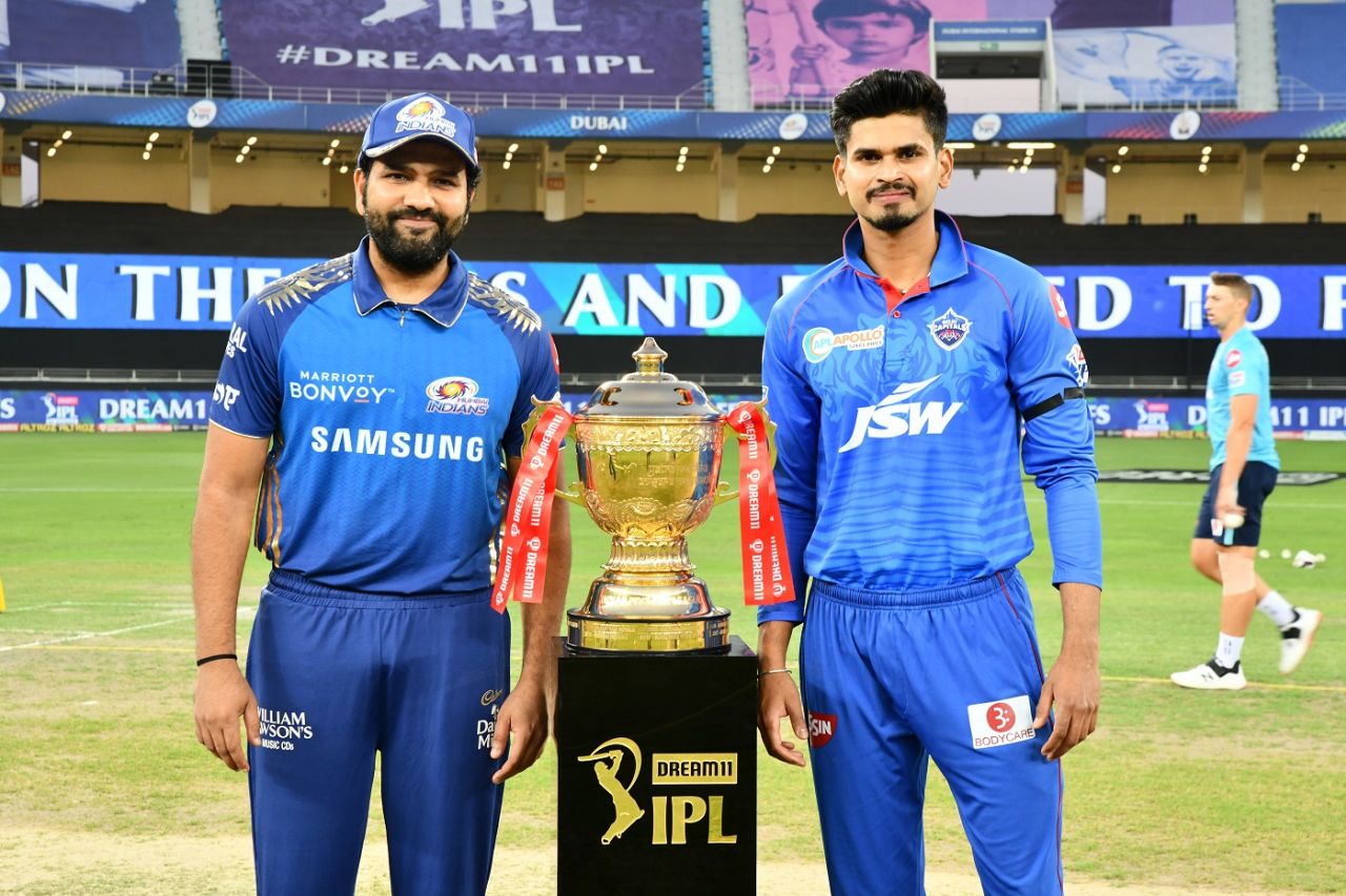 Rohit Sharma and Shreyas Iyer pose with the trophy, Mumbai Indians vs Delhi Capitals, IPL 2020 Qualifier 1, Dubai, November 5, 2020 