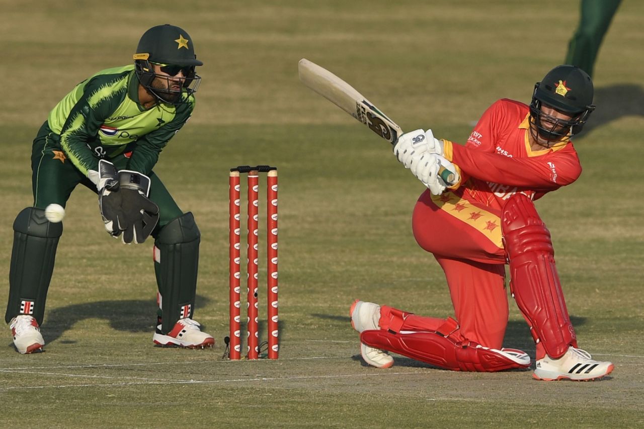 Sean Williams sweeps as Pakistan wicketkeeper Mohammad Rizwan looks on, Pakistan vs Zimbabwe, 1st T20I, Rawalpindi, November 7, 2020