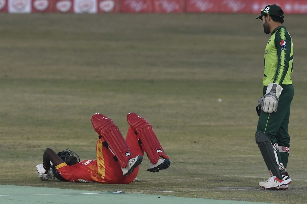 Wesley Madhevere reacts after getting hit by the ball as Pakistan's wicketkeeper Mohammad Rizwan looks on, Pakistan vs Zimbabwe, 1st T20I, Rawalpindi, November 7, 2020