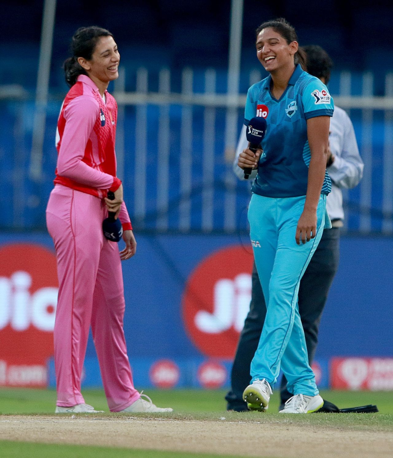 Smriti Mandhana and Harmanpreet Kaur at the toss, Trailblazers vs Supernovas, Women's T20 Challenge 2020, Sharjah, November 7, 2020