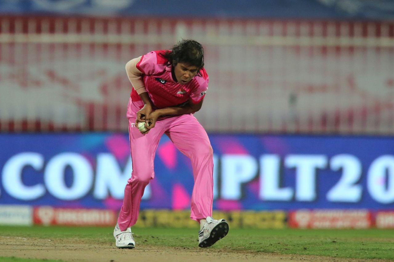 Jhulan Goswami latches on in her follow-through to send back Jemimah Rodrigues, Trailblazers vs Supernovas, Women's T20 Challenge 2020, Sharjah, November 7, 2020 