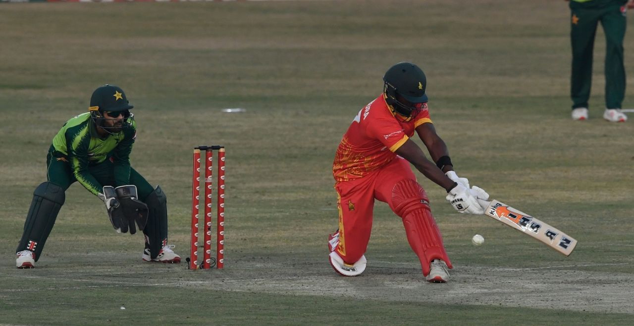 Elton Chigumbura scored a few key runs, Pakistan vs Zimbabwe, 2nd T20I, Rawalpindi, November 8, 2020