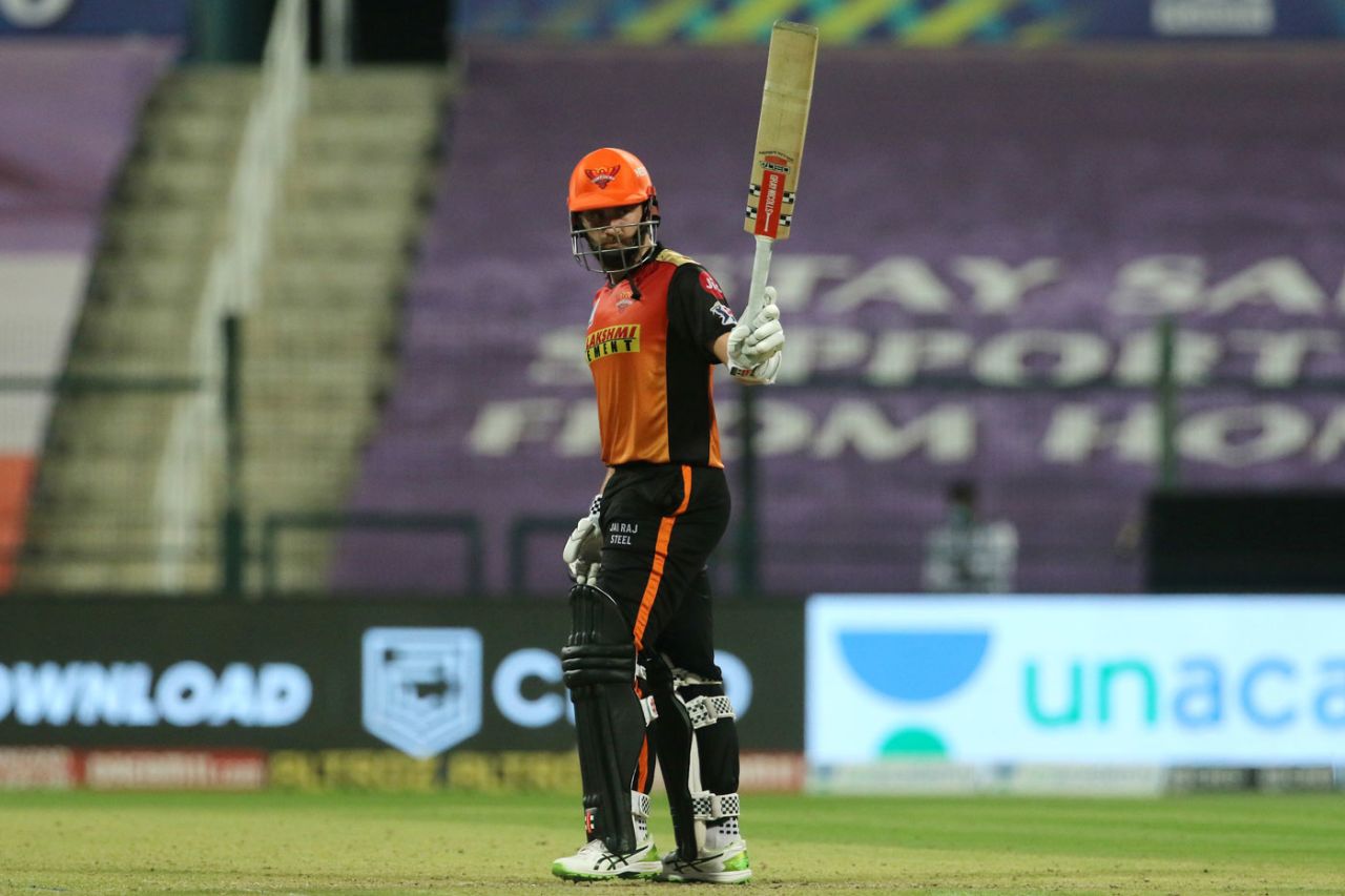 Kane Williamson acknowledges the applause for his fifty, Delhi Capitals vs Sunrisers Hyderabad, IPL 2020, Qualifier 2, Abu Dhabi, November 8, 2020