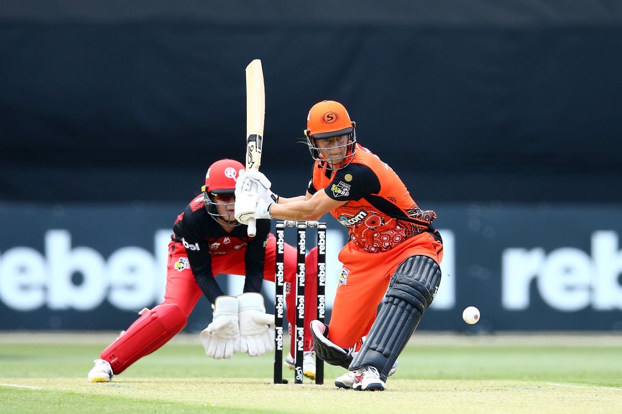 Sophie Devine gets in position to go big on the leg side, Perth Scorchers vs Melbourne Renegades, Women's Big Bash League 2020, Sydney, November 14, 2020