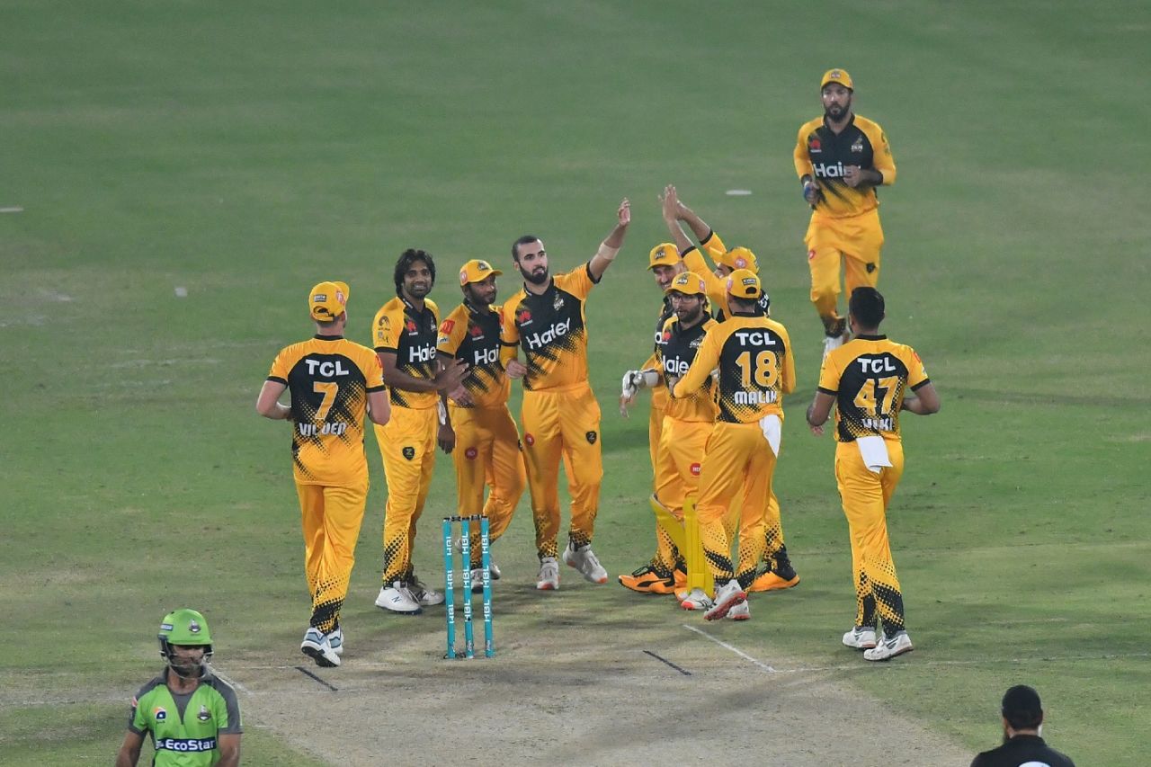 Saqib Mahmood got rid of the Qalandars' top order early, Lahore Qalandars vs Peshawar Zalmi, Karachi, November 14, 2020