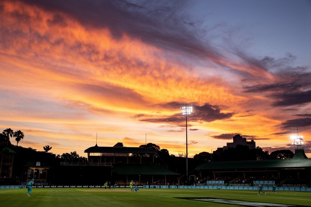 A general view of the sun set at the North Sydney Oval, Brisbane Heat vs Sydney Thunder, WBBL 2020-21, 2nd semi-final, Sydney, November 26, 2020