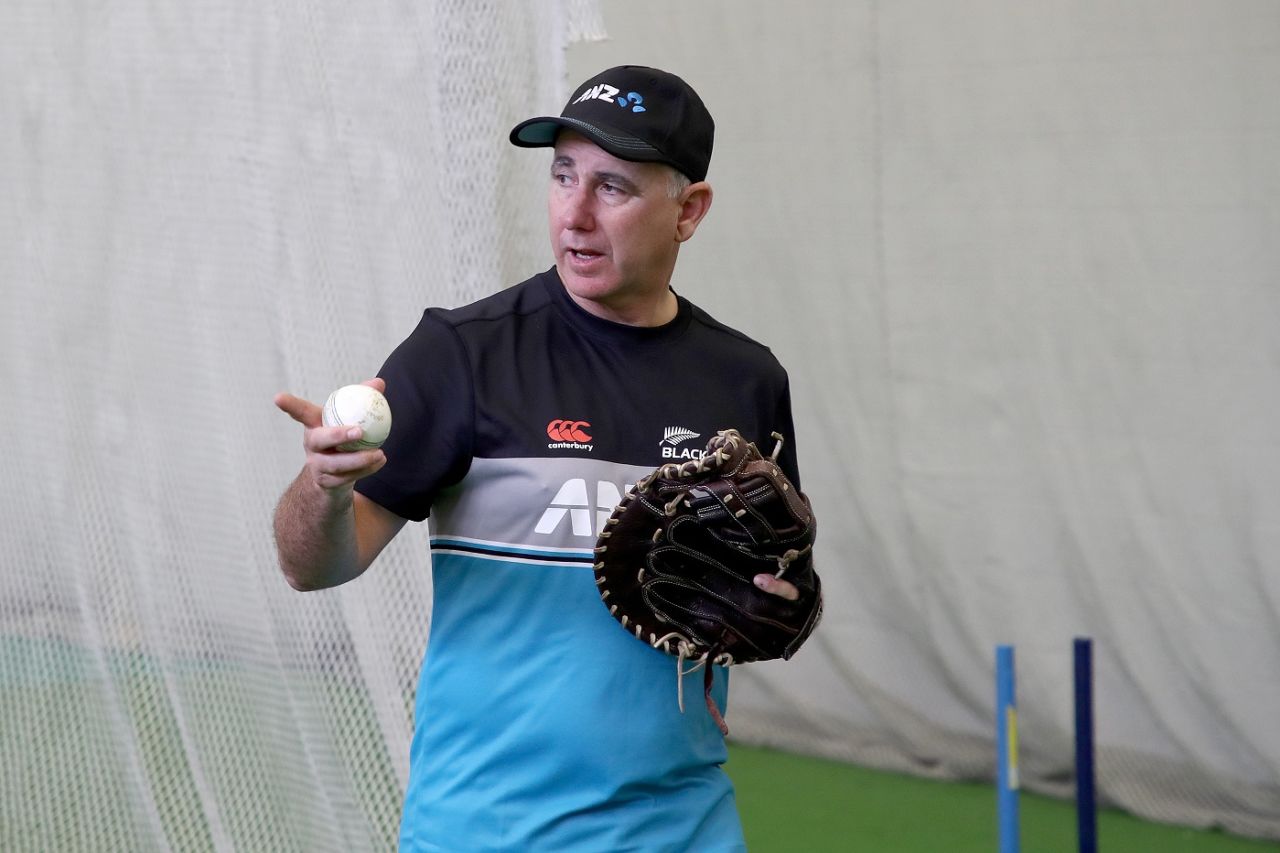 Gary Stead oversees an indoor nets session, Auckland, November 26, 2020