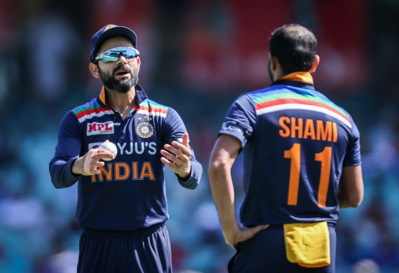 Virat Kohli and Mohammed Shami have a chat in the middle, Sydney, Australia vs India, 1st ODI, November 27, 2020