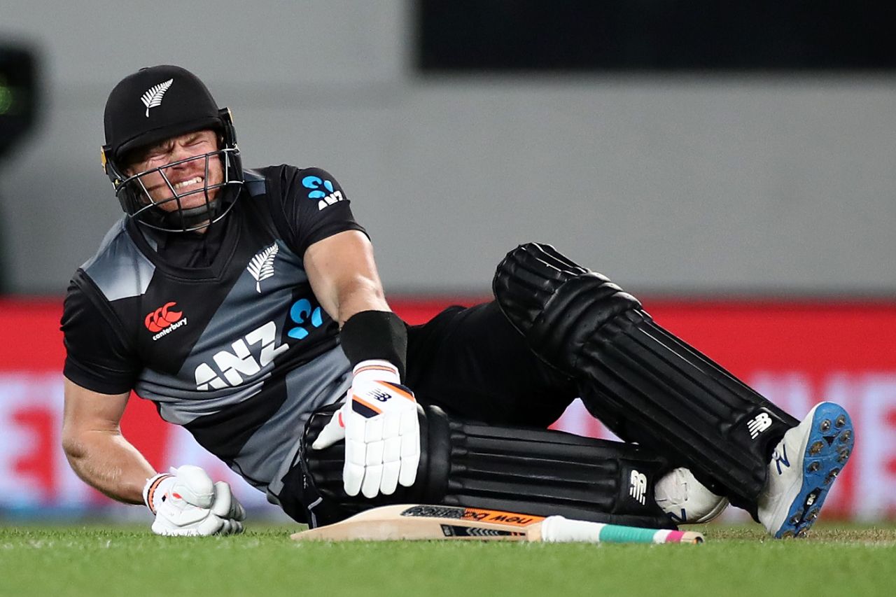 Glenn Phillips reacts after hurting his knee, New Zealand vs West Indies, 1st T20I, Auckland, November 27, 2020