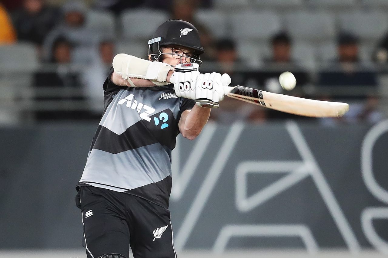 Mitchell Santner sets his eyes on a pull, New Zealand vs West Indies, 1st T20I, Auckland, November 27, 2020