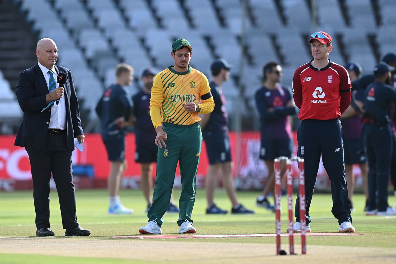 Quinton de Kock and Eoin Morgan line up for the toss, South Africa v England, 1st T20I, Cape Town, November 27, 2020