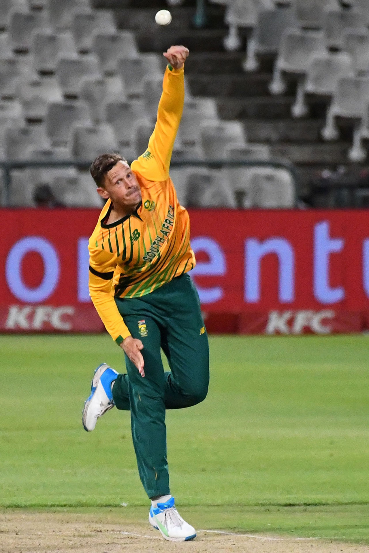 George Linde took 2 for 20 on T20I debut, South Africa v England, 1st T20I, Cape Town, November 27, 2020