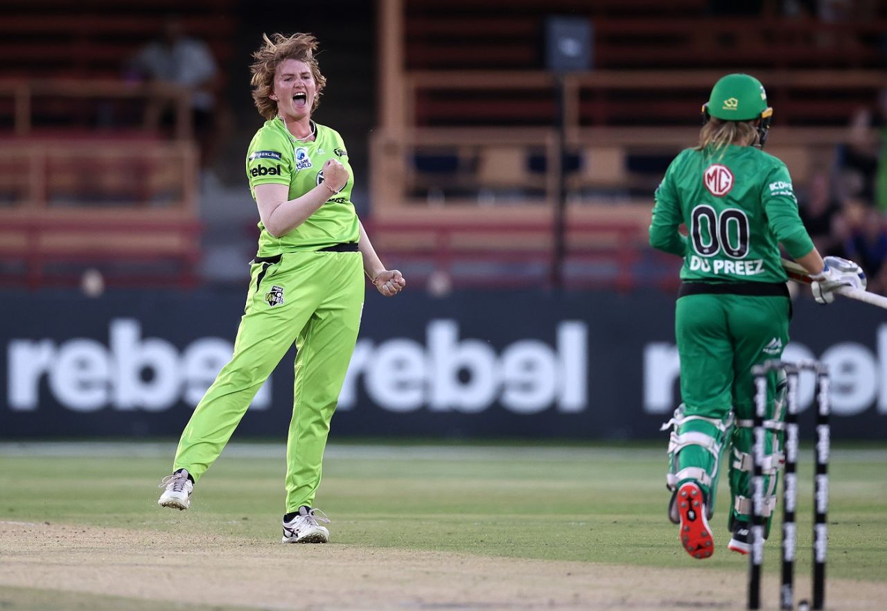 Sammy-Jo Johnson is ecstatic after dismissing Mignon du Preez, Melbourne Stars vs Sydney Thunder, WBBL 2020-21 final, Sydney, November 28, 2020