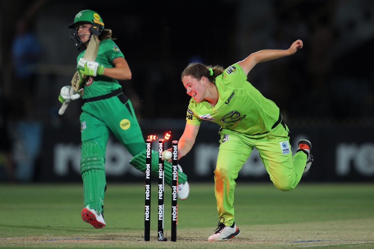 Hannah Darlington runs out Nicole Faltum, Melbourne Stars vs Sydney Thunder, WBBL 2020-21 final, Sydney, November 28, 2020