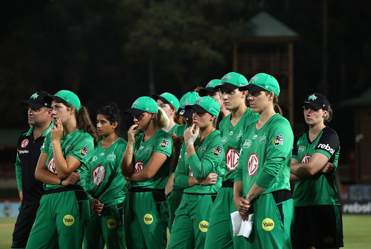 A dejected-looking Melbourne Stars contingent after their defeat in the final, Melbourne Stars vs Sydney Thunder, WBBL 2020 final, Sydney, November 28, 2020