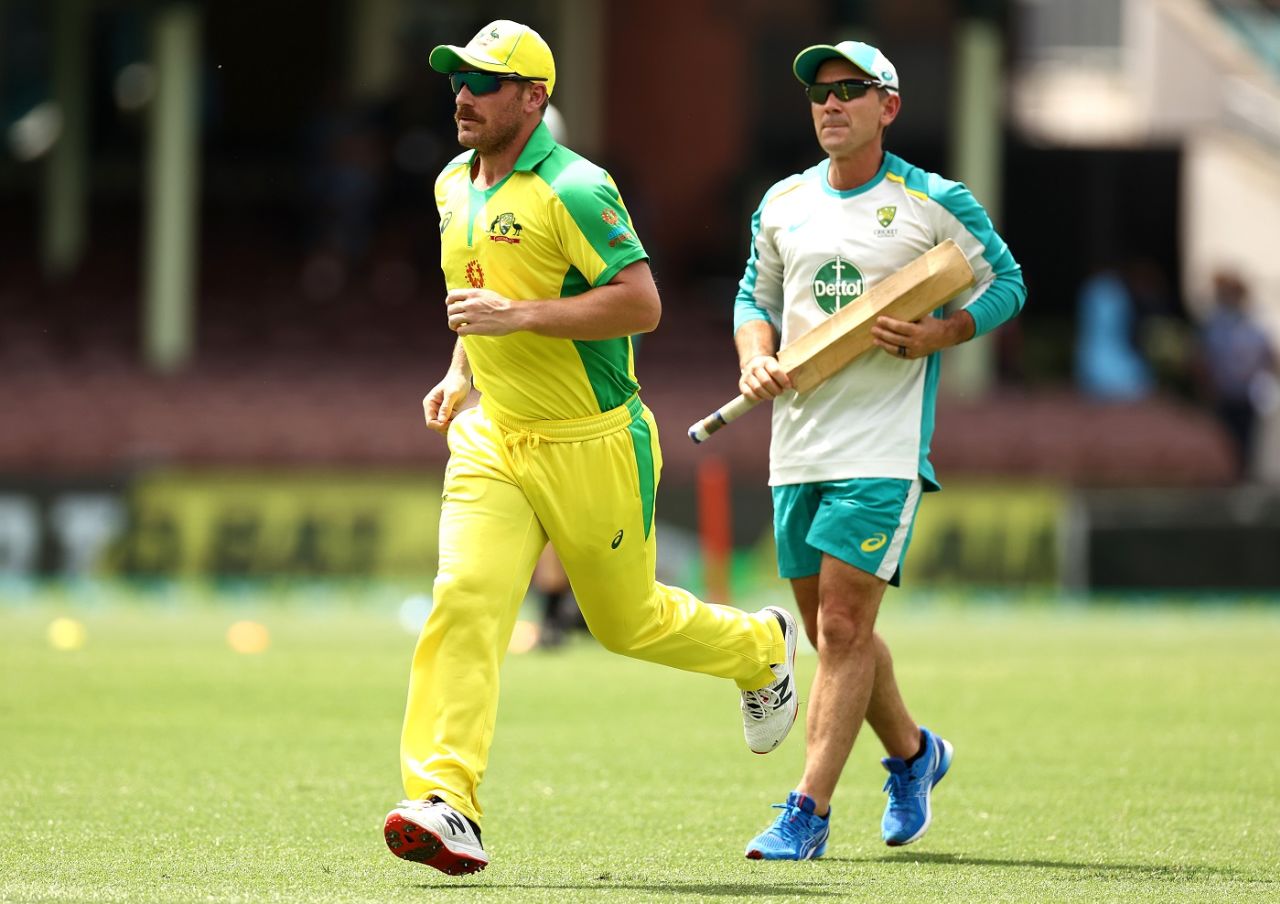 The Australian think tank - captain Aaron Finch and coach Justin Langer, Sydney, Australia vs India, 2nd ODI, November 29, 2020