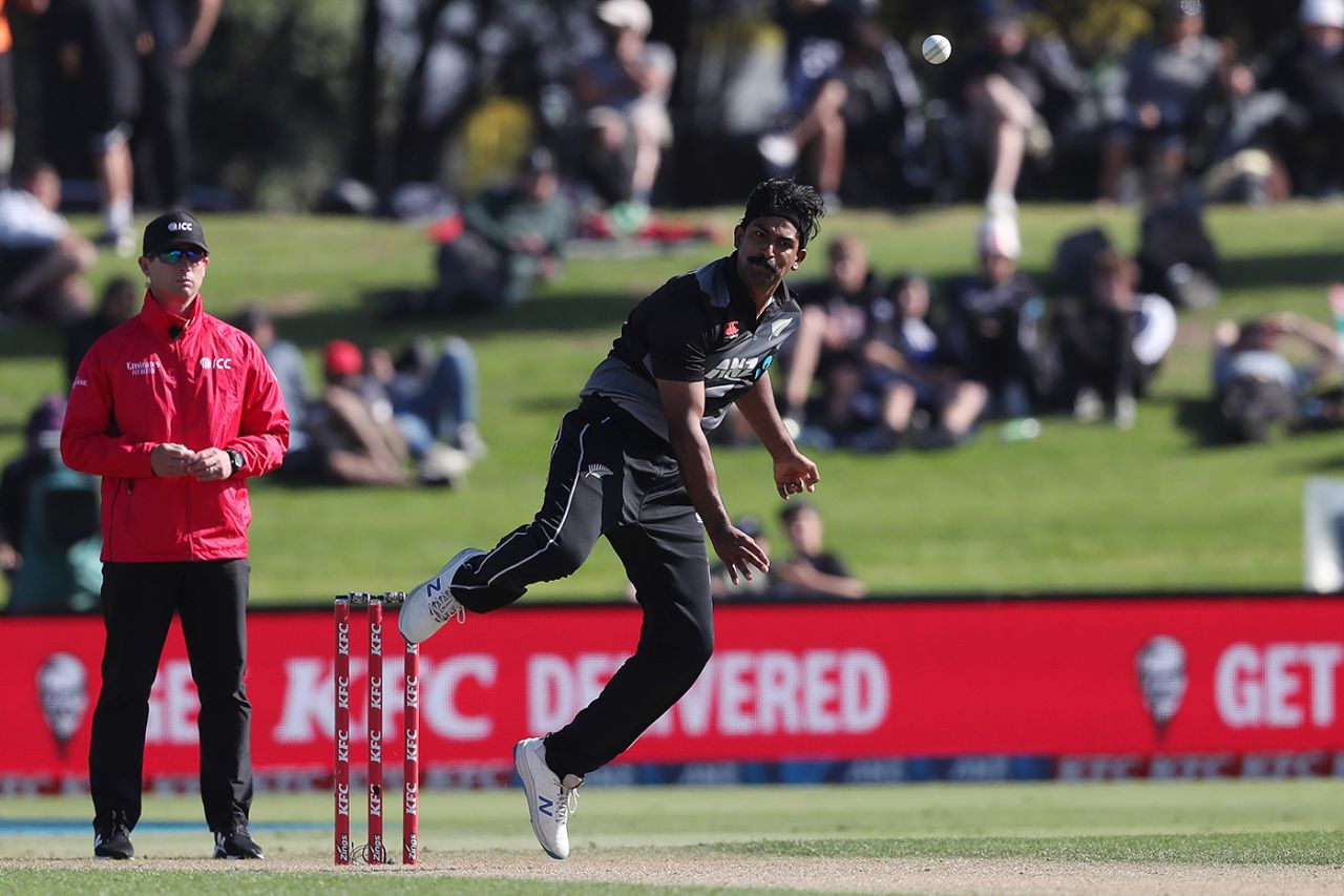 Ish Sodhi gives it a rip, New Zealand vs West Indies, 2nd T20I, Mount Maunganui, November 29, 2020