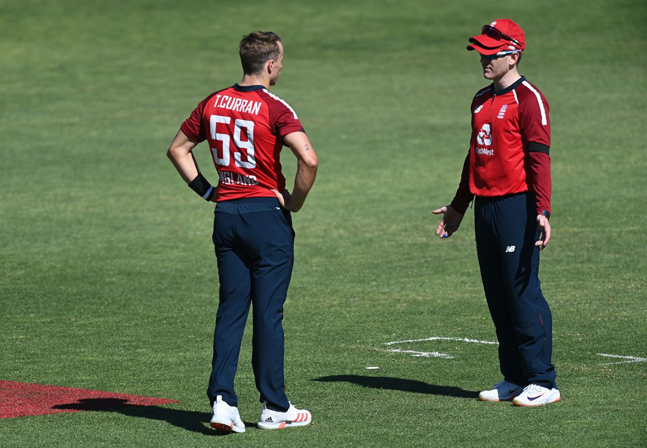 Tom Curran hatches a plan with Eoin Morgan, South Africa vs England, 2nd T20I, Paarl, November 29, 2020