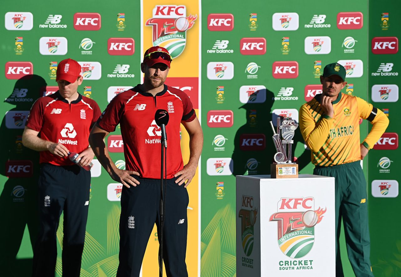 Quinton de Kock looks on as Dawid Malan is interviewed as Player of the Match, South Africa vs England, 2nd T20I, Paarl, November 29, 2020