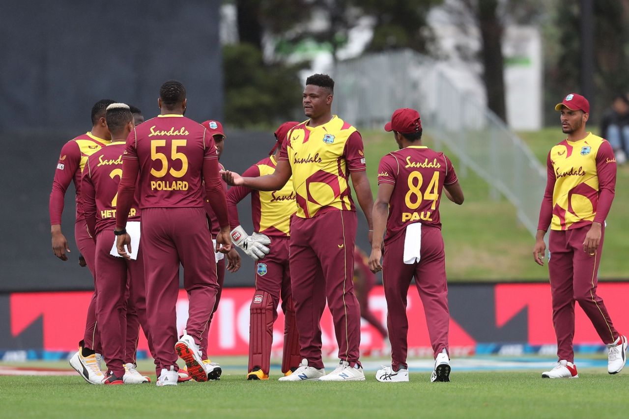 Oshane Thomas celebrates with team-mates after dismissing Tim Seifert, New Zealand vs West Indies, 2nd T20I, Mount Maunganui, November 29, 2020