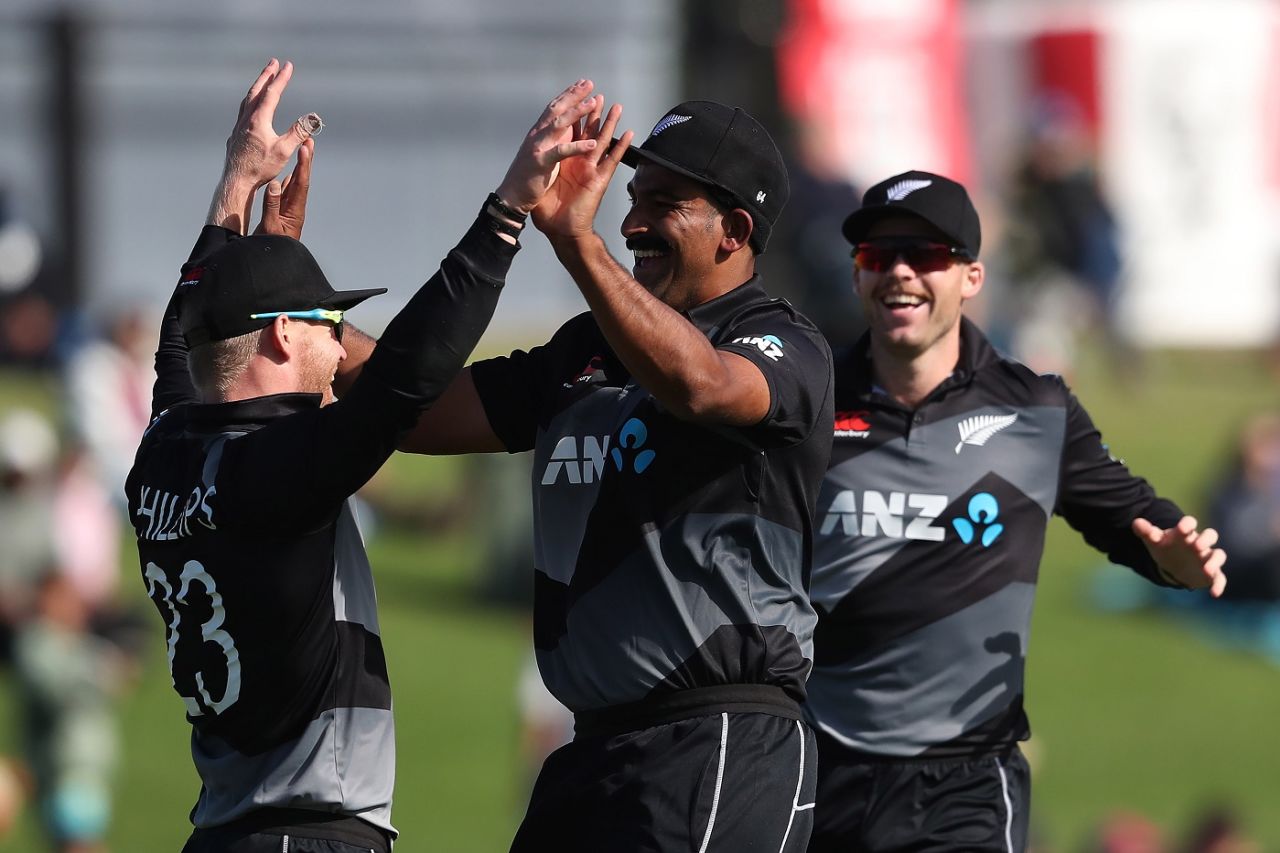 Glenn Phillips, Ish Sodhi and Lockie Ferguson celebrate a West Indies wicket, New Zealand vs West Indies, 2nd T20I, Mount Maunganui, November 29, 2020