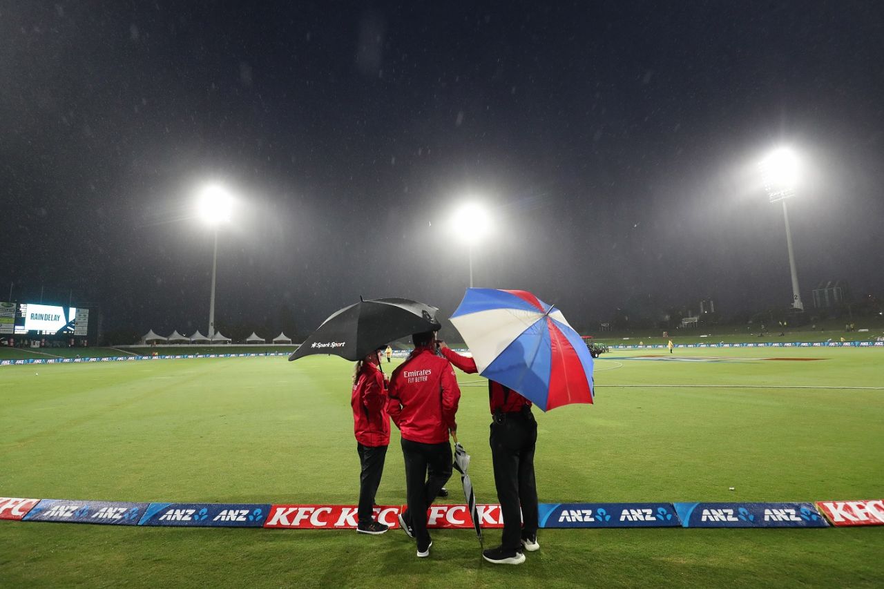 Umpires wait for the weather to ease at the Bay Oval, New Zealand vs West Indies, 3rd T20I, Mount Maunganui, November 30, 2020