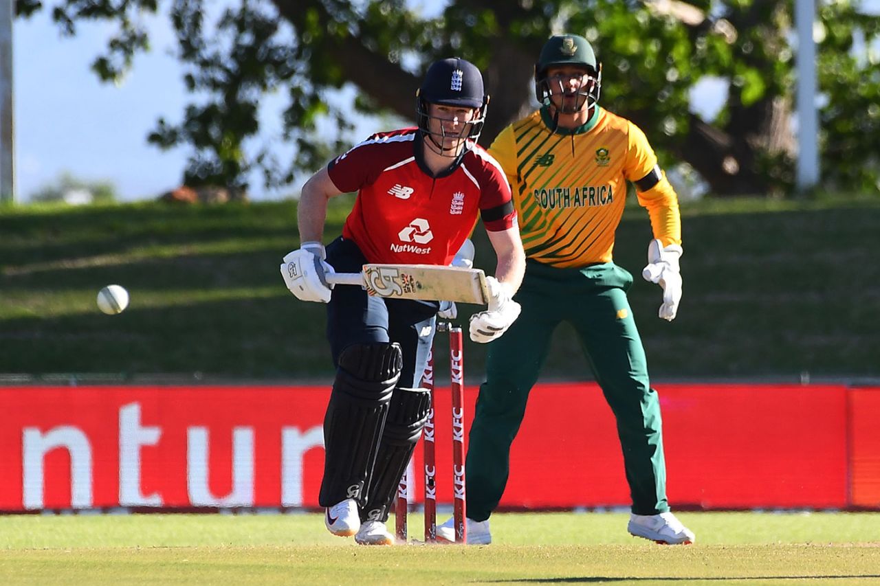 Eoin Morgan watches the ball after playing a shot as Quinton de Kock looks on, South Africa vs England, 2nd T20I, Paarl, November 29 2020