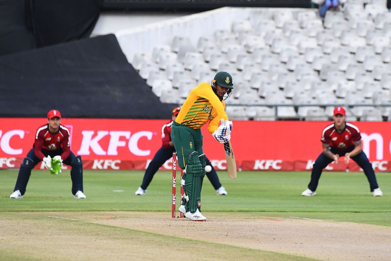 Quinton de Kock works the ball to the leg side, South Africa vs England, 3rd T20I, Cape Town, December 1 2020