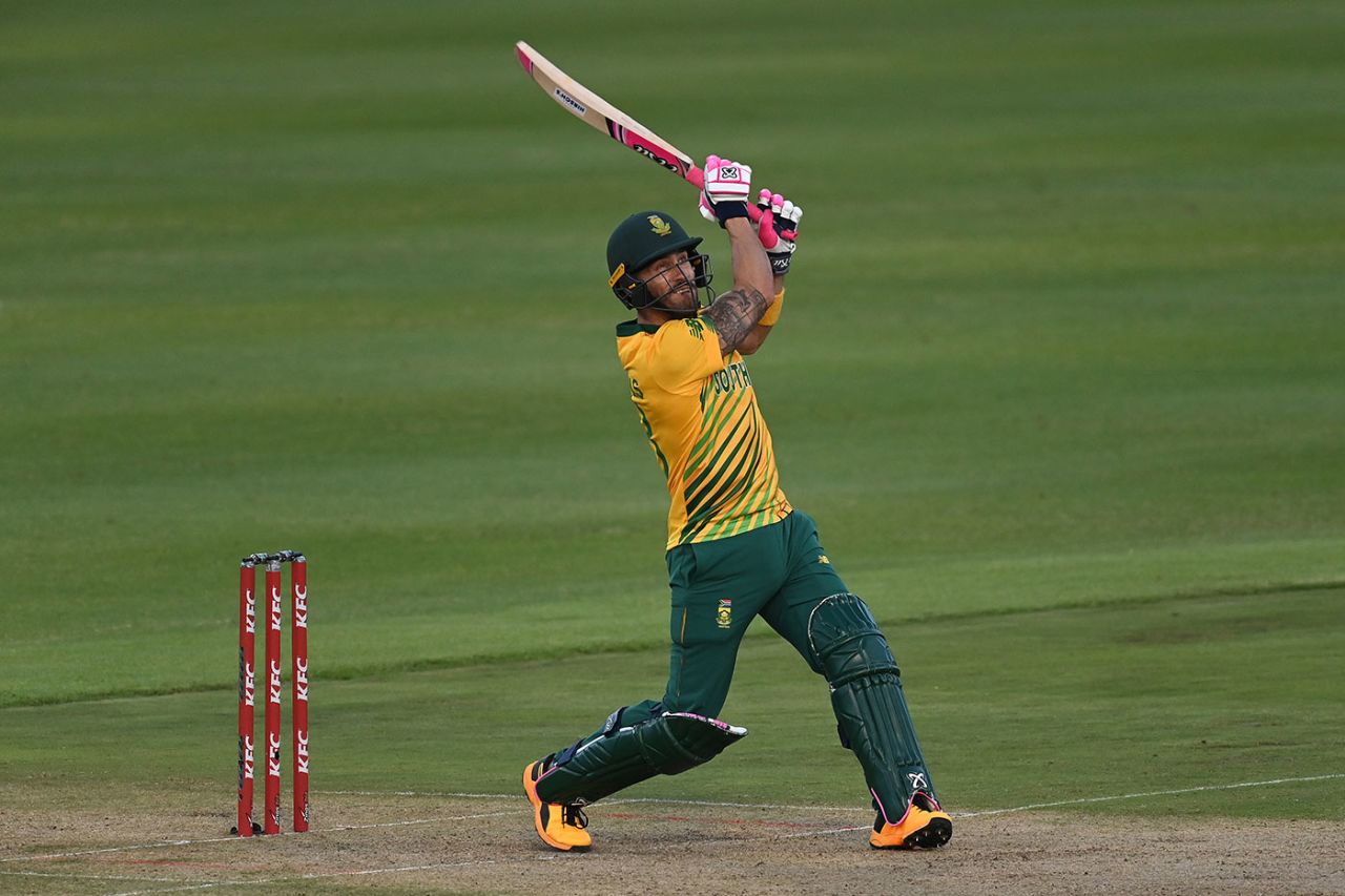 Faf du Plessis drives down the ground for six, South Africa vs England, 3rd T20I, Cape Town, December 1 2020