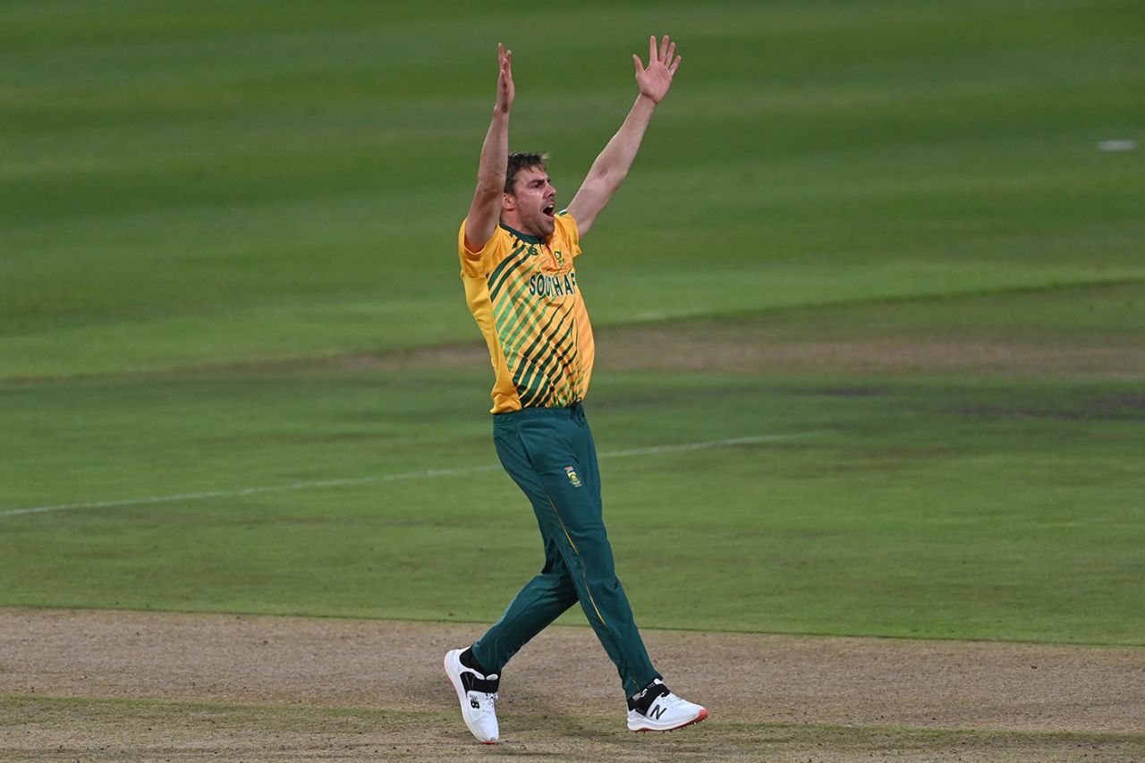Anrich Nortje appeals for a wicket, South Africa vs England, 3rd T20I, Cape Town, December 1 2020