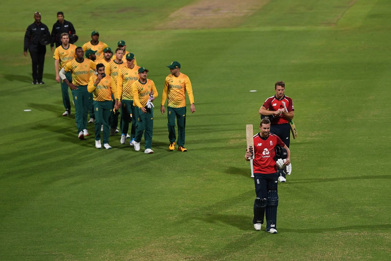Dawid Malan walks off after making an unbeaten 99, South Africa vs England, 3rd T20I, Cape Town, December 1 2020