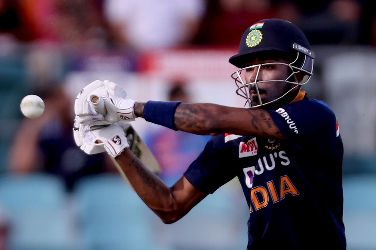 Hardik Pandya reaches out to cut, Australia vs India, 3rd ODI, Canberra, December 2, 2020