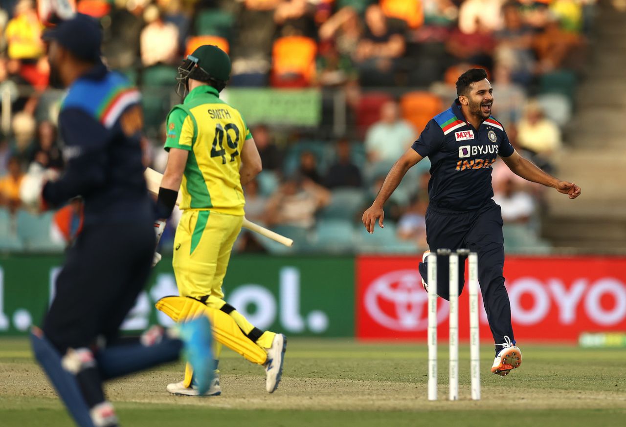 Shardul Thakur had Steve Smith caught down the leg side, Australia vs India, 3rd ODI, Canberra, December 2, 2020