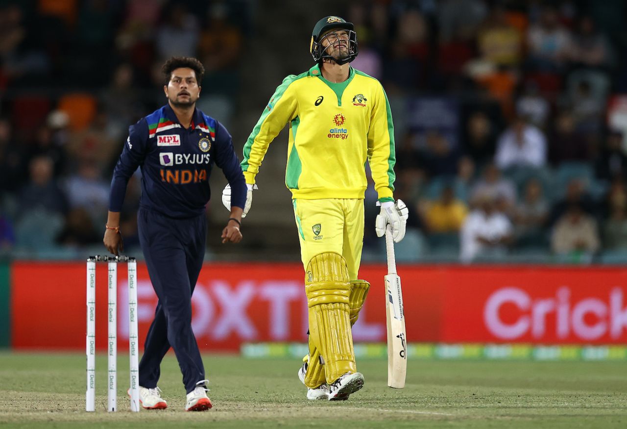 Ashton Agar injured his calf while batting, Australia vs India, 3rd ODI, Canberra, December 2, 2020