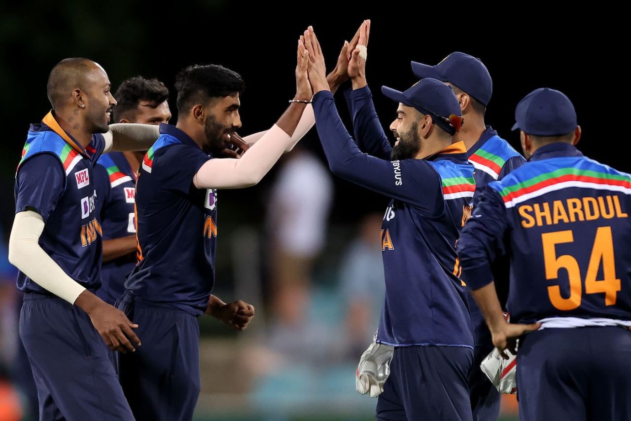 Jasprit Bumrah celebrates with Virat Kohli, Australia vs India, 3rd ODI, Canberra, December 2, 2020